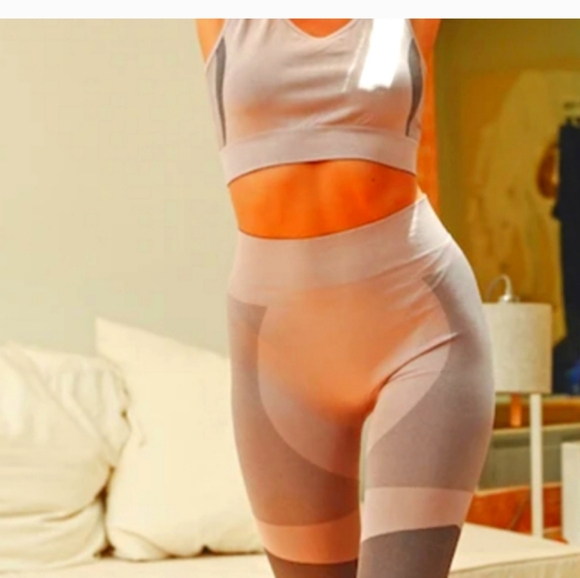 2HP💝Lovely Plum leggings & sports bra jogger set - Picture 9 of 10